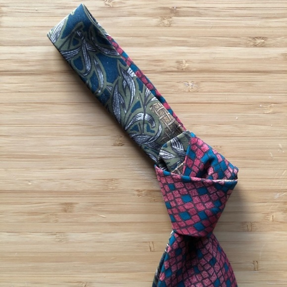 LDM Silk Tie Made In Italy! Bold Floral Pattern! - Picture 6 of 7